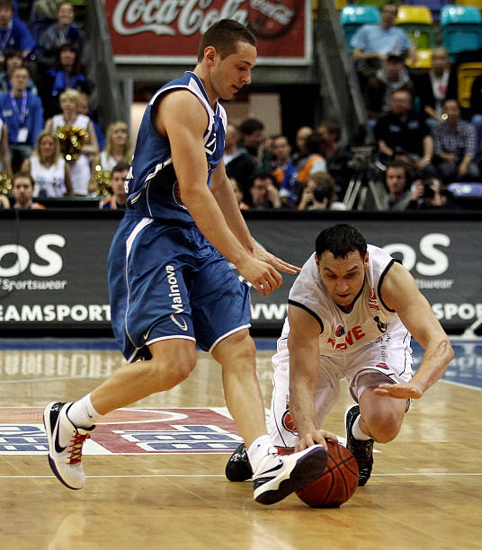 手是一位经 手是一位经